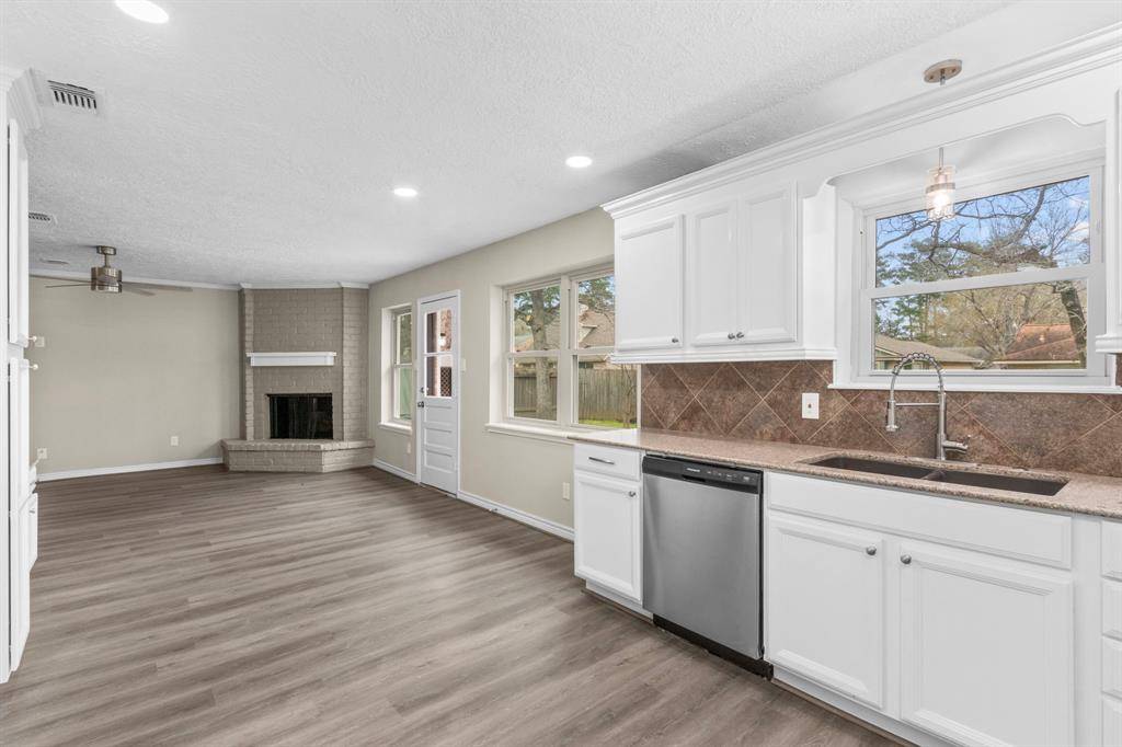 17 Ollerton DR, Conroe, TX 77303