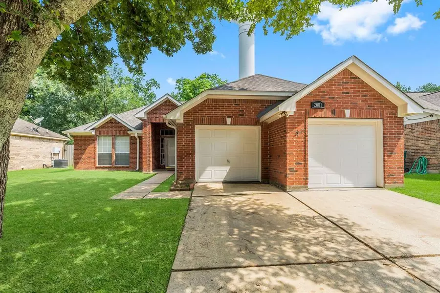 2001 Northampton, Conroe, TX 77303