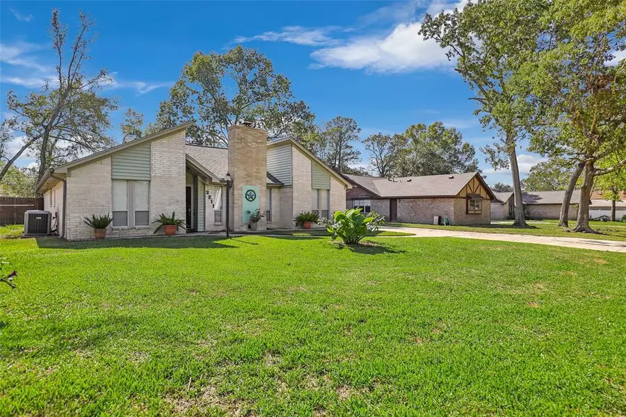 2211 Papoose TRL, Crosby, TX 77532