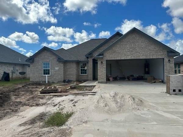 344 Yorktown Ave, Clute, TX 77531