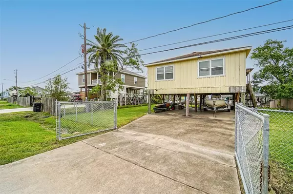 1629 Railroad AVE, San Leon, TX 77539