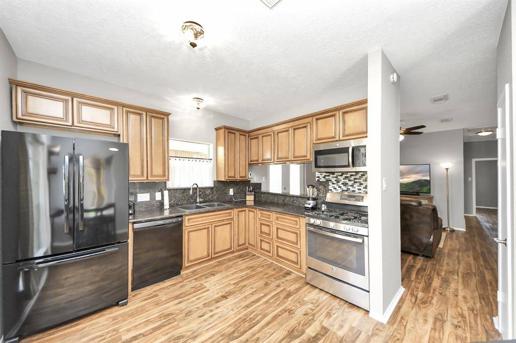 Angleton, TX 77515,320 N Ranch House RD
