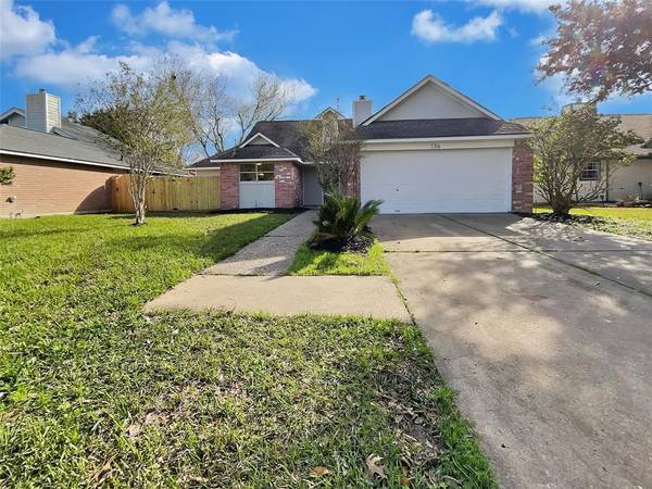 136 Lasso ST, Angleton, TX 77515