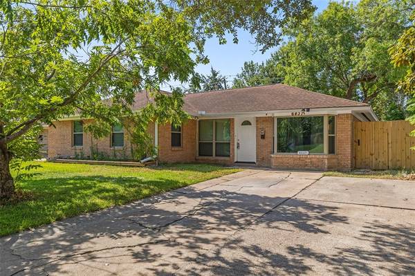 6437 Sharpview DR, Houston, TX 77074