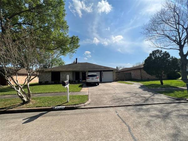 9726 Charmont RD, La Porte, TX 77571