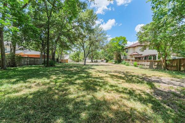 1432 Bingle RD, Spring Valley Village, TX 77055