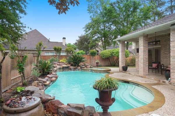 10 Dresden PL, The Woodlands, TX 77382