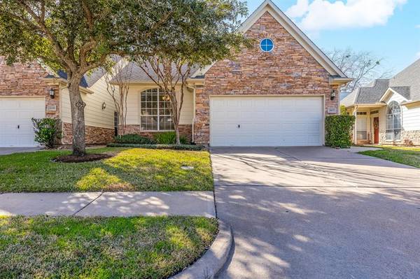 2107 Ridge Wood LN, Sugar Land, TX 77479