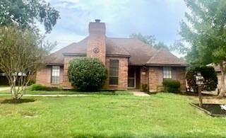 211 Persimmon LN, Lake Jackson, TX 77566