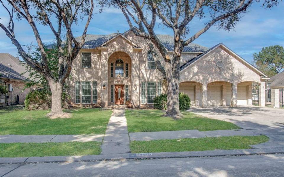 14910 Lake Woodbridge CT, Sugar Land, TX 77498