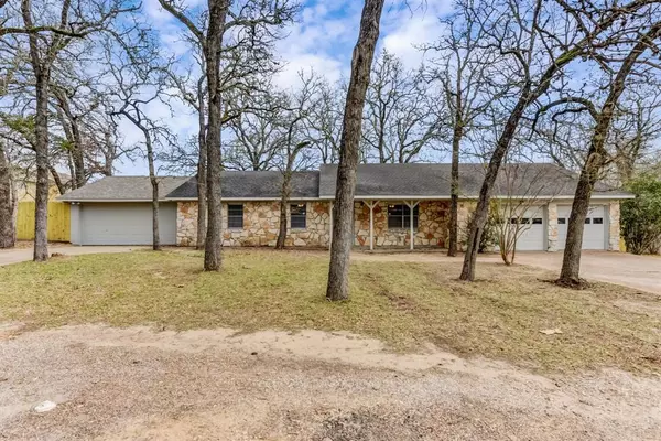 201 Richard RD, La Grange, TX 78945