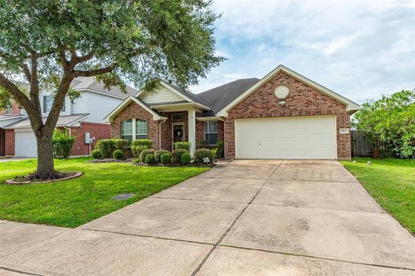 7504 Waterlilly LN, Pearland, TX 77581