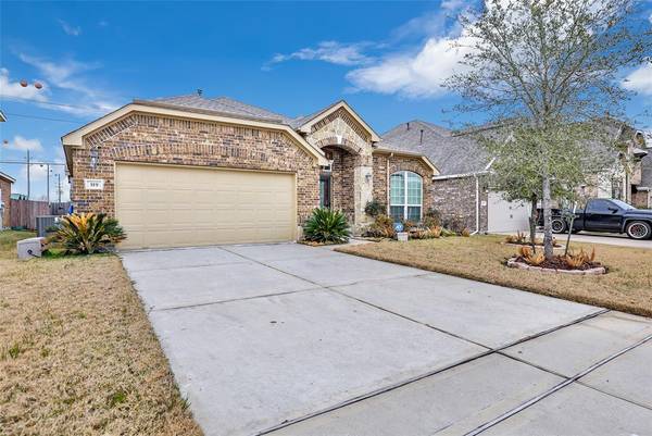 319 American Black Bear DR, Crosby, TX 77532