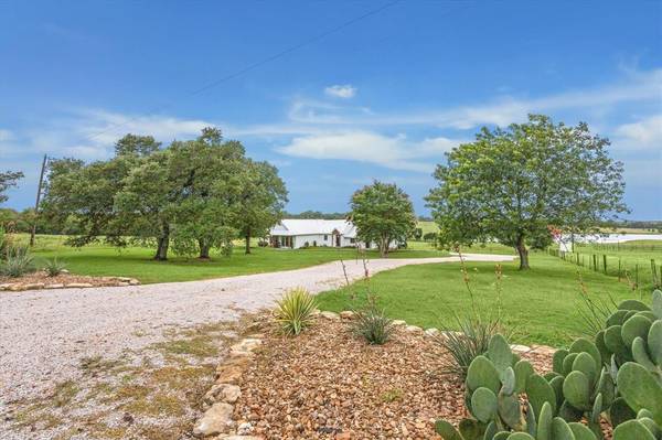 5618 Frenzel RD, Round Top, TX 78954