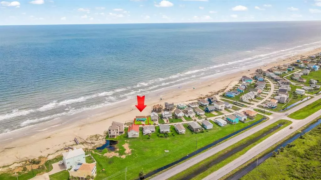 12431 E Ventura DR, Galveston, TX 77554