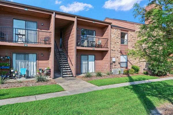 904 University Oaks BLVD #52, College Station, TX 77840