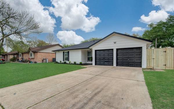 10106 Catlett LN, La Porte, TX 77571