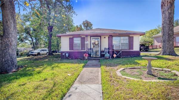 1406 Simon AVE, Brenham, TX 77833