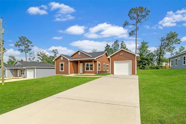 220 Red Bud LN, Onalaska, TX 77360