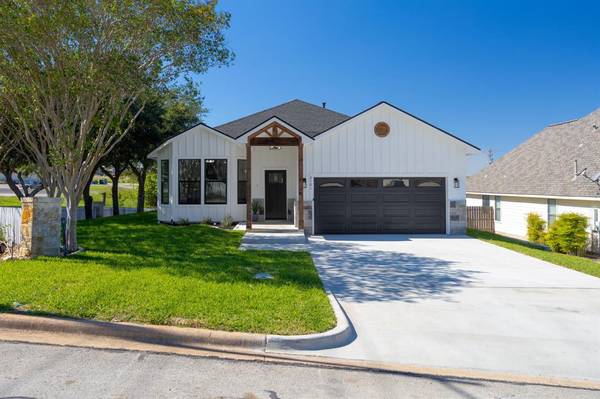 2101 Springwood DR, Brenham, TX 77833