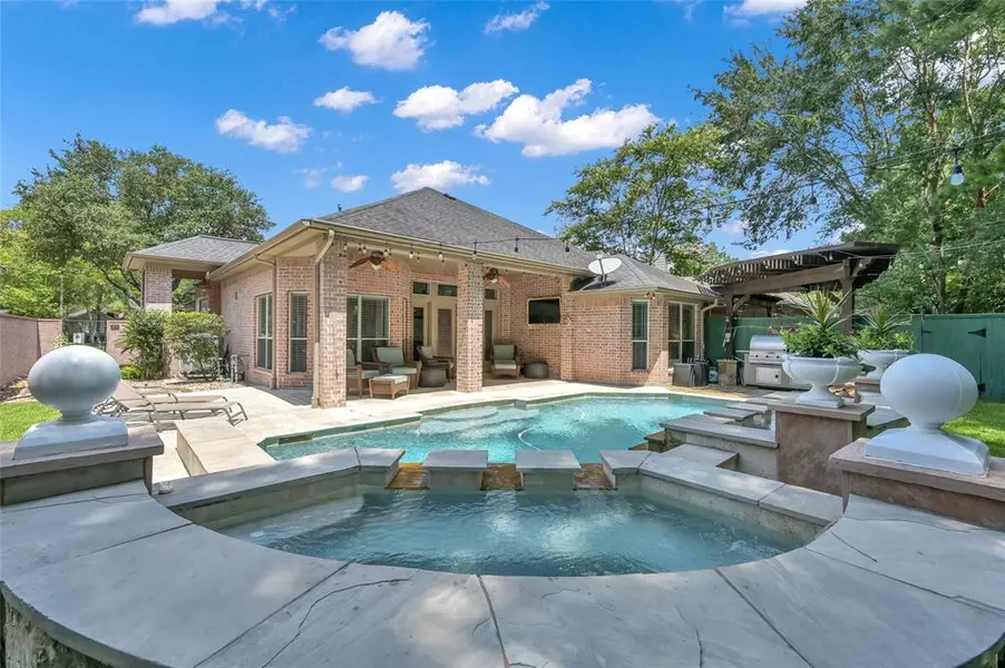 10 S Manorcliff PL, The Woodlands, TX 77382