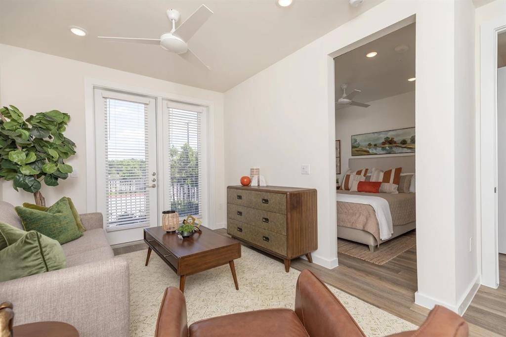 Houston, TX 77009,1690 North LOOP #1-210