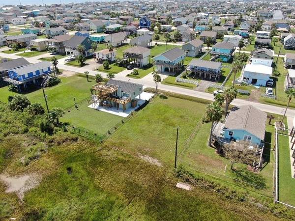 3923 San Jacinto DR, Galveston, TX 77554