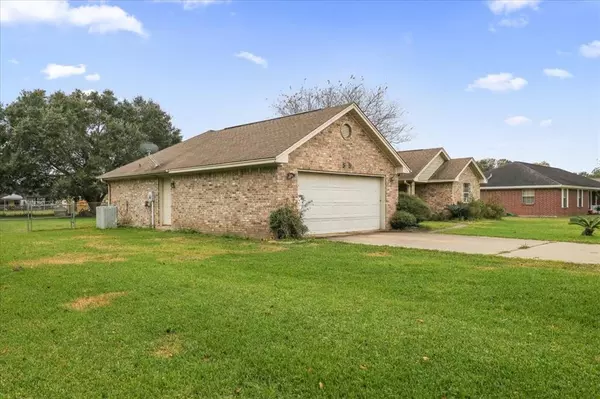 Winnie, TX 77665,505 Meadowlark LN