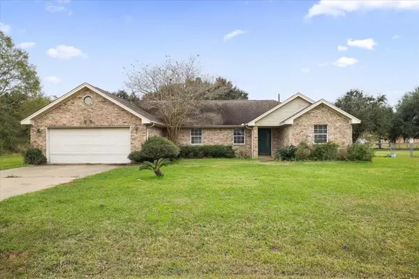 505 Meadowlark LN, Winnie, TX 77665