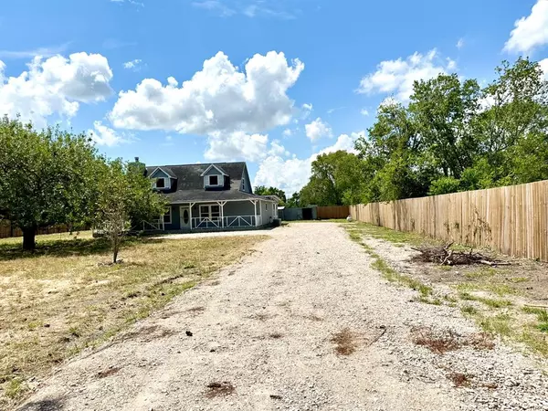 4690 County Road 57, Rosharon, TX 77583