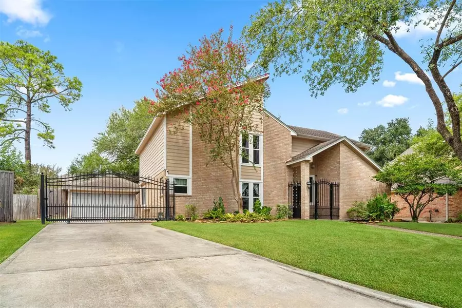 2350 Binley DR, Houston, TX 77077