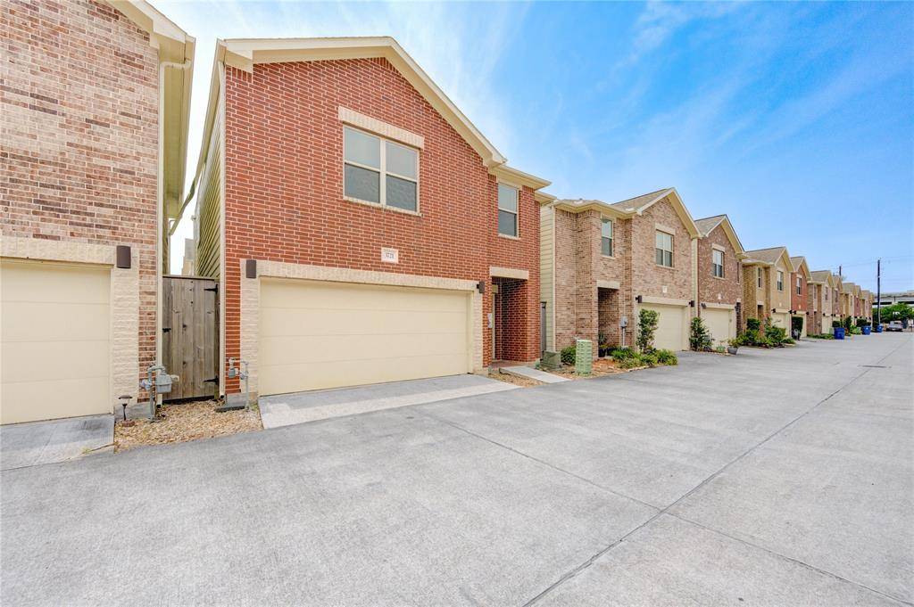 Houston, TX 77025,3721 Main Poplar DR