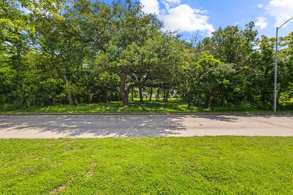 1 Strawberry RD, Pasadena, TX 77504