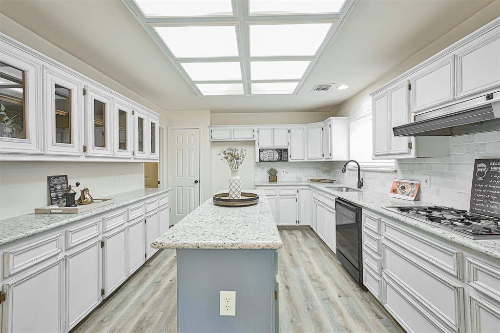 510 Fernglade DR, Richmond, TX 77406