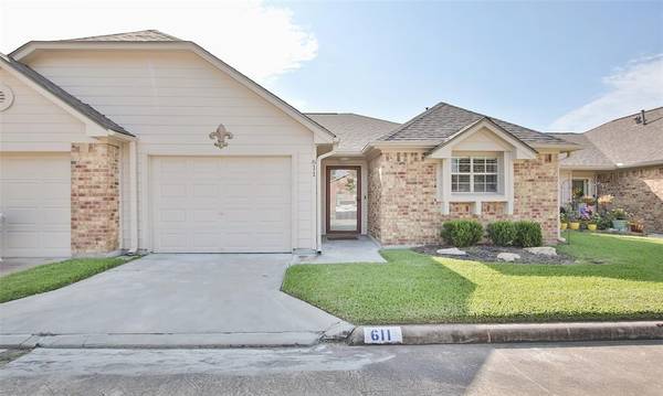 Pearland, TX 77584,611 E Country Grove CIR