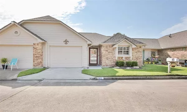 Pearland, TX 77584,611 E Country Grove CIR