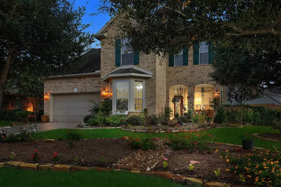 15 Wenoah PL, The Woodlands, TX 77389