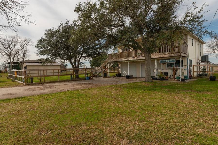 108 Linda ST, Anahuac, TX 77514