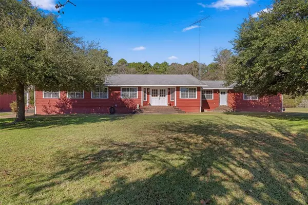 40 Roy Webb RD, Huntsville, TX 77320