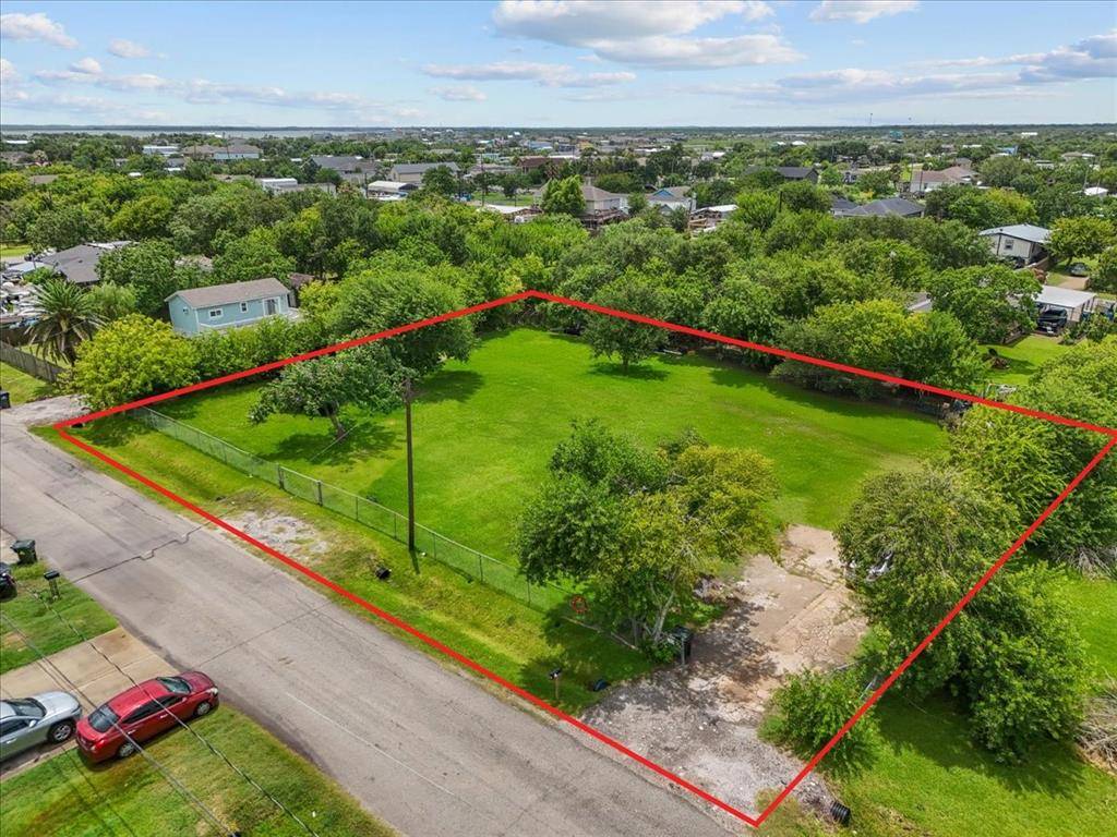524 12th ST, San Leon, TX 77539
