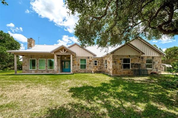 1125 and 1083 Schobel RD, Columbus, TX 78934