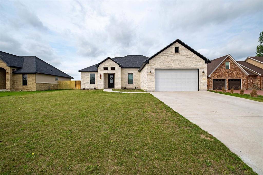 Smithville, TX 78957,105 Four B WAY