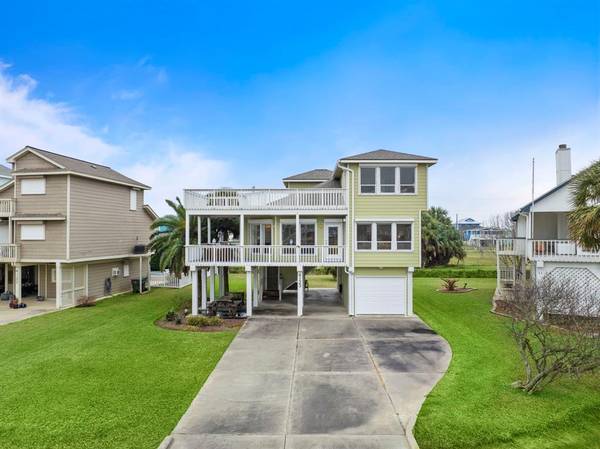 4123 Sandpiper LN, Galveston, TX 77554