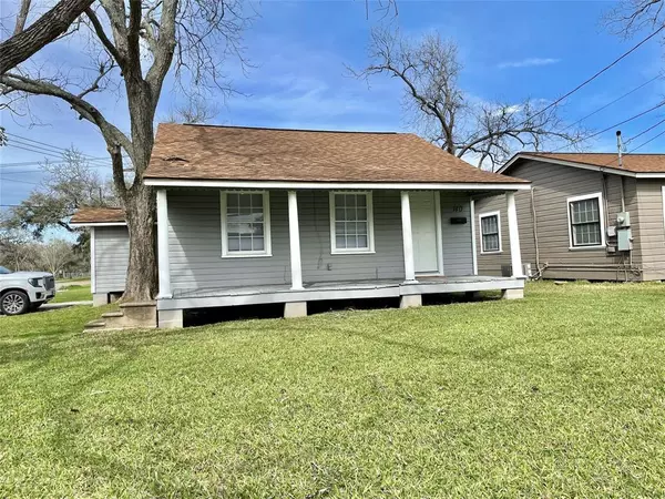 Clute, TX 77531,140 W Marion