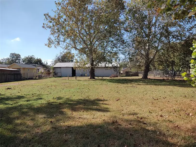 208 S 3rd ST, Highlands, TX 77562