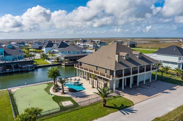 1245 Lagoon DR, Crystal Beach, TX 77650