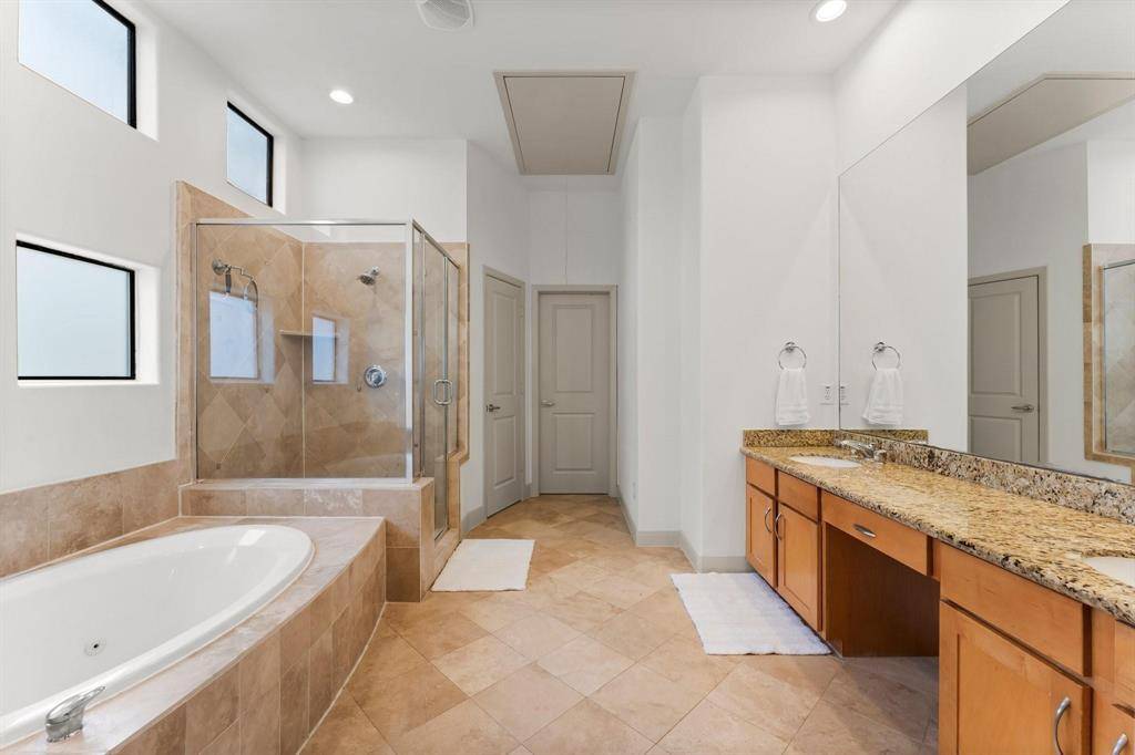 Houston, TX 77007,902 Reinerman ST