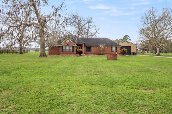 154 Horse Shoe TRL, Angleton, TX 77515