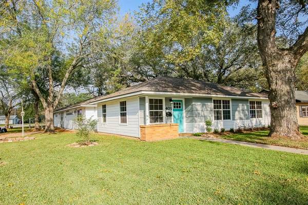 401 Gardenia ST, Lake Jackson, TX 77566