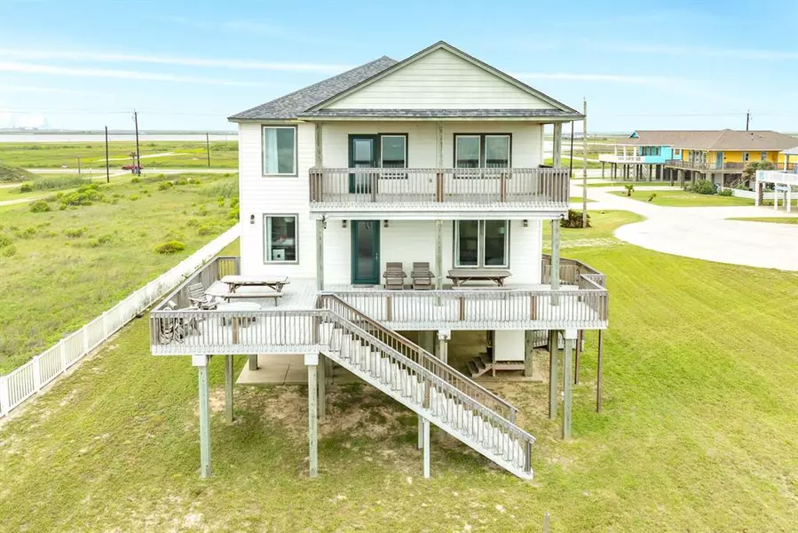 107 Velasco Shores Dr, Surfside Beach, TX 77541